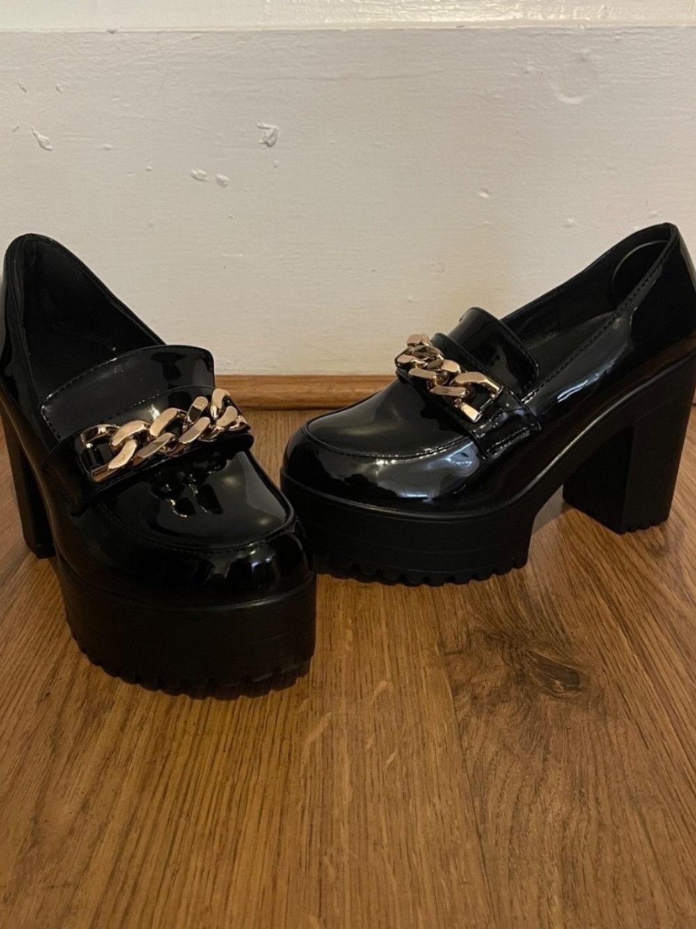 SHEIN Black Patent Leather Chain Platform Pumps Heels Size 5 (34)